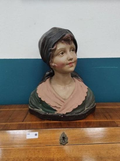 SUJET féminin en plâtre polychrome 
Signé...