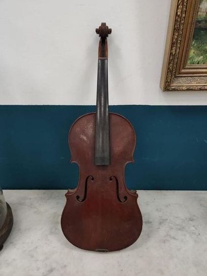 Violon d'étude (manque cordes et chevilles)...