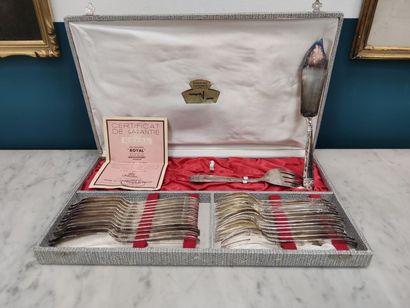 ROYAL 
Fish set in white metal maillechort...