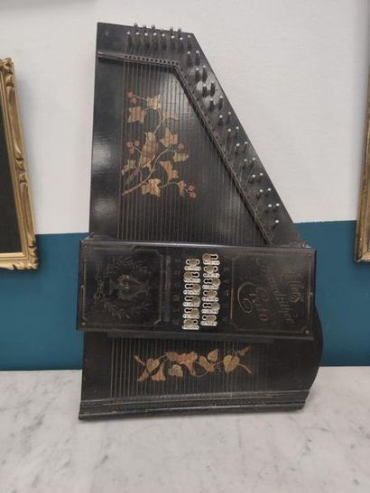 MULLERS ACCORDZITHER ERATO 
Blackened wooden...