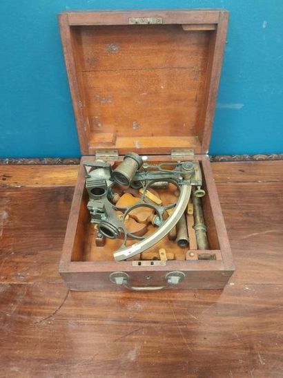 SEXTANT in English brass Plymouth, 
In its...