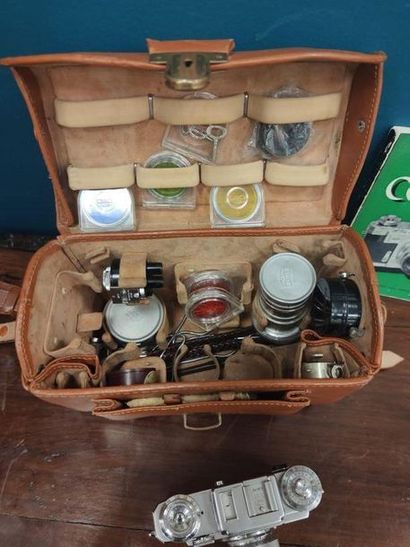 CONTAX 
Silver camera with two lenses (ZEISS),...