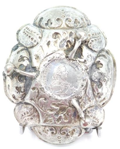 CUTTER in silver plated metal tripods decorated...