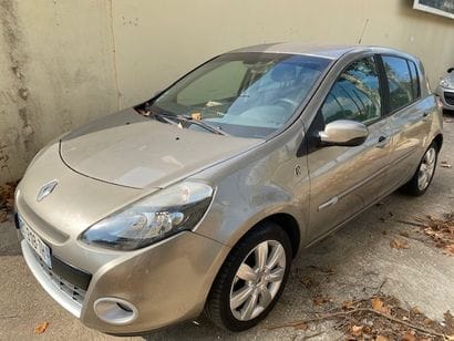 Véhicule Renault Clio modèle XV de France,...