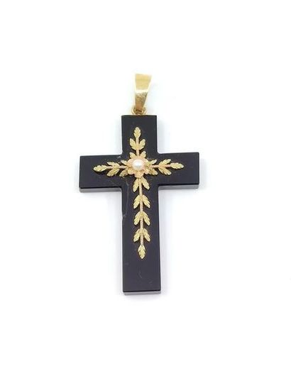 Cross in onyx applied with a stylized cross...