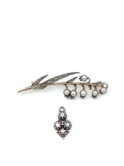 Gold and silver brooch decorated with roses...
