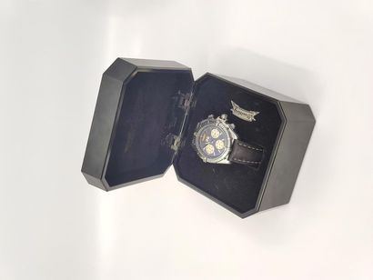 BREITLING Chronograph
Bracelet watch, round...