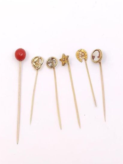 LOT of gold 750°comprising:
Horseshoe tie...
