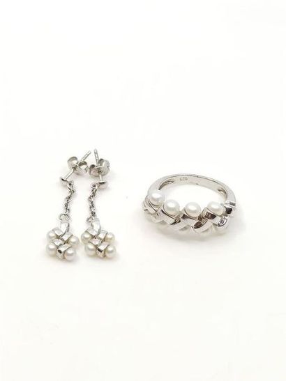 HALF - SET in silver and pearls including:
Ring...