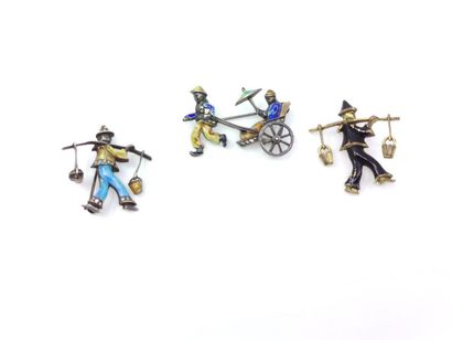 LOT including three brooches in silver 800...
