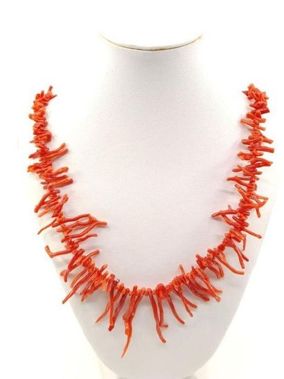 IMPORTANT golden metal tiara decorated with...