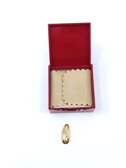750° yellow gold diamond bezel 
Gross weight:...