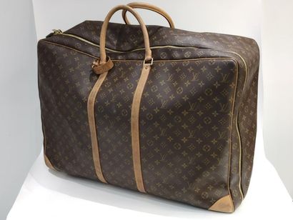 LOUIS VUITTON SIRIUS
Soft case in monogrammed...