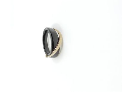 Ceramic and gold ring 375 
TDD 57 Gross weight:...