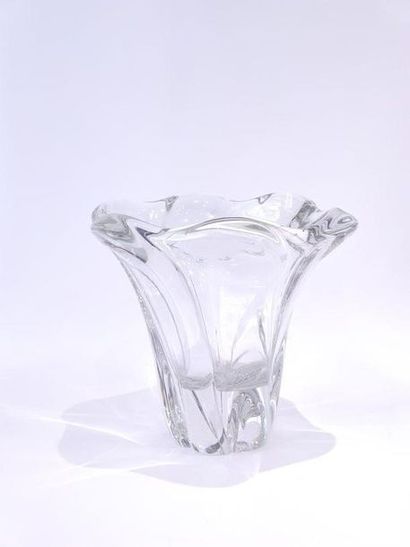 DAUM
 Vase en cristal circa 1960-1970, serie...