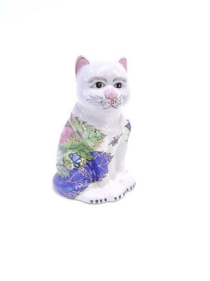 CHAT en porcelaine blanche émaillee et peint...