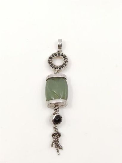 PENDANT in silver jade and onyx
Gross weight:...