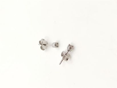 Pair of earrings in 750° white gold with...