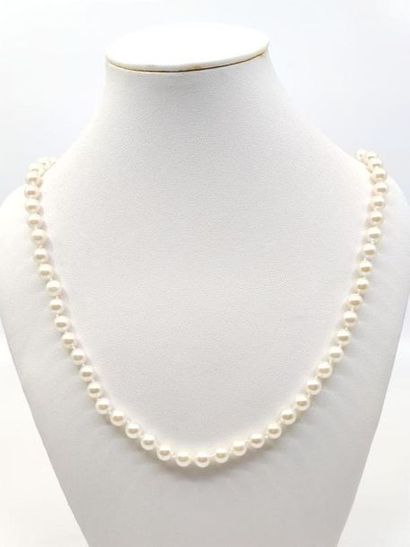 NECKLACE of Akoya cultured pearls from 5,5...