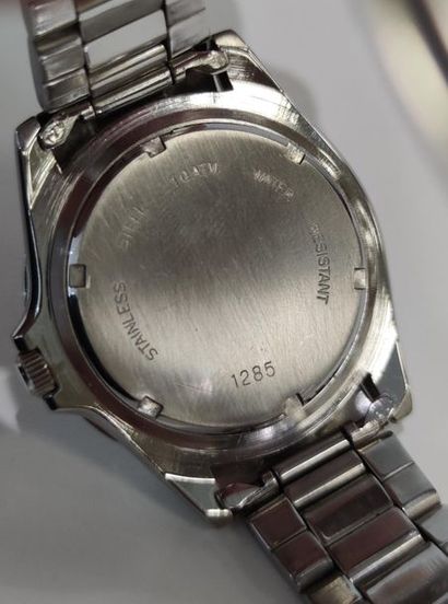 CLYDA
Bracelet watch, 39mm round stainless...