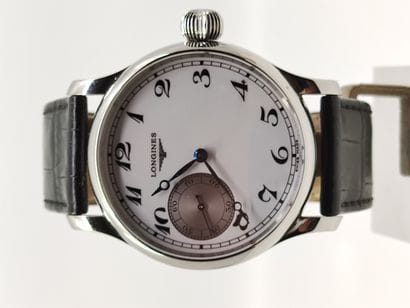 LONGINES

Montre bracelet, boîtier rond en...