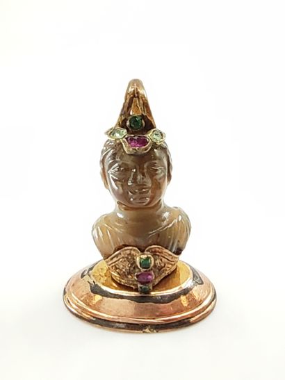 
PENDENTIF en agate représentant un buste...