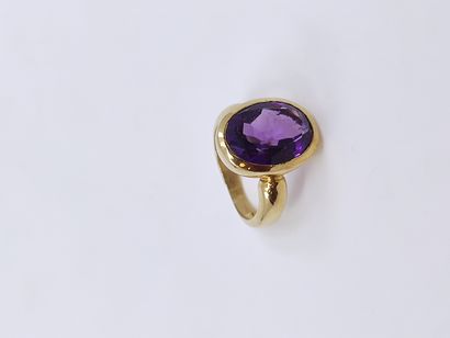 BAGUE en or jaune 750° ornée d'améthystes

Poids...