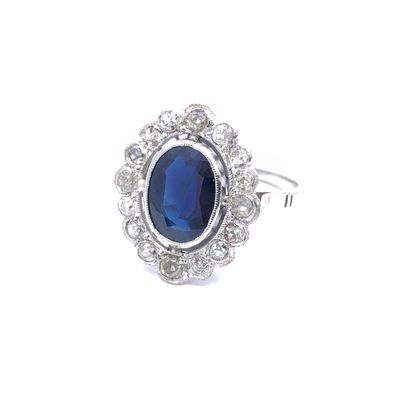 TRAVAIL Français

BAGUE pompadour en or gris...