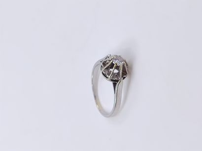 BAGUE en or gris 750° ornée d'un diamant...