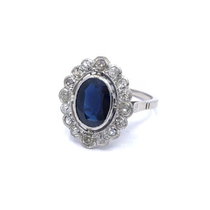 TRAVAIL Français

BAGUE pompadour en or gris...