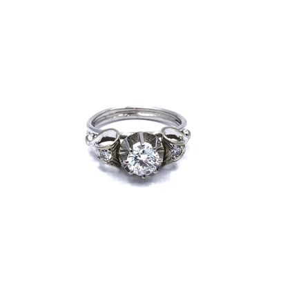 TRAVAIL Français 

BAGUE en or gris et platine...