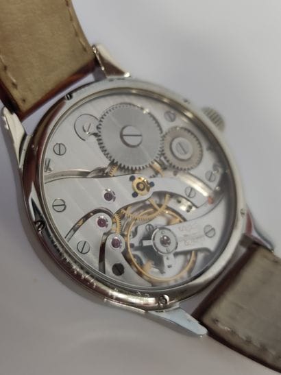 MINERVA

Montre bracelet, boitier rond 42...