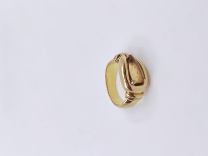 BAGUE en or jaune 750° ornée d'une topaze

Poids...
