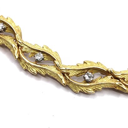 COLLIER en or jaune 750° amati à motifs feuillagés...