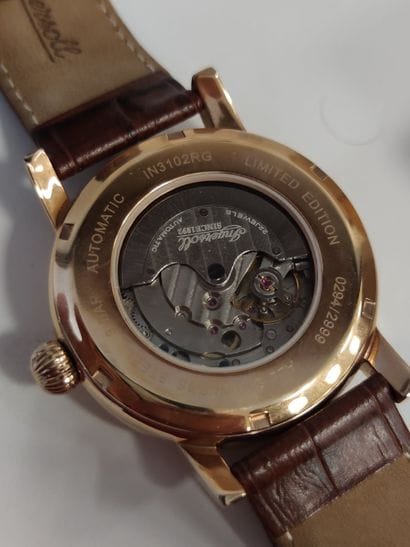 INGERSOLL

Montre bracelet, boîtier rond...