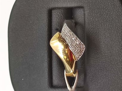 BIJOU NEUF 

BAGUE en or deux tons 750° ornée...