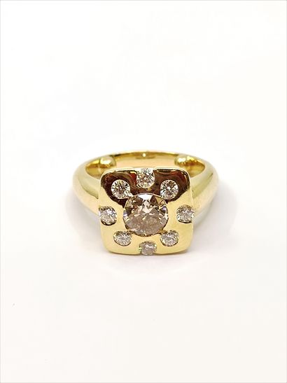 BAGUE en or jaune 750° ornée d'un diamant...