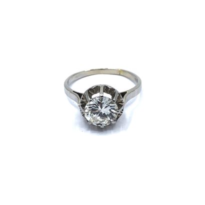 BAGUE en or gris et platine ornée d'un diamant...