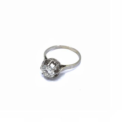 BAGUE en or gris et platine ornée d'un diamant...