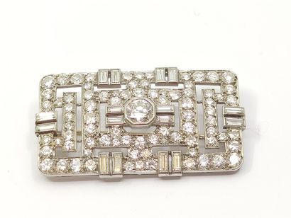 IMPORTANTE broche en or gris 750° et platine...