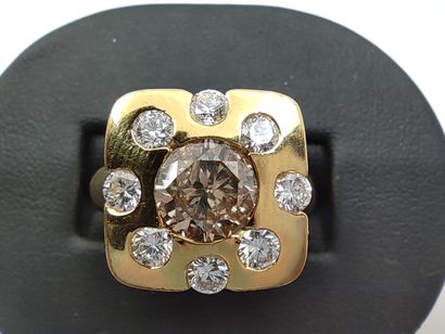 BAGUE en or jaune 750° ornée d'un diamant...