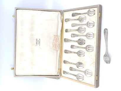 LANGLOIS Marseille

Twelve silver oyster...