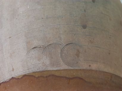 DEUX jarres en terre cuite à glaçure marron

Epoque...