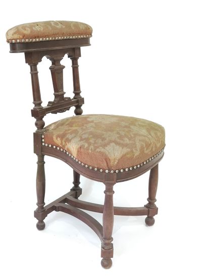 CHAISE de fumeur en acajou sculpté et mouluré,...