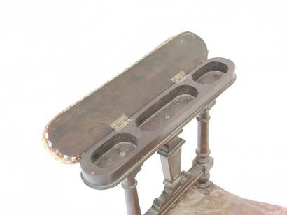 CHAISE de fumeur en acajou sculpté et mouluré,...