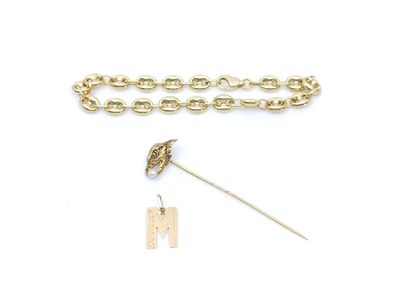 LOT 750° comprenant :

Bracelet maille grains...