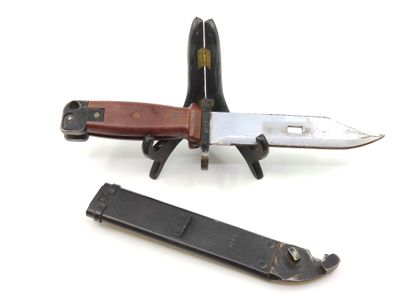 Bayonet shears AKM type II

Bayonet is German....