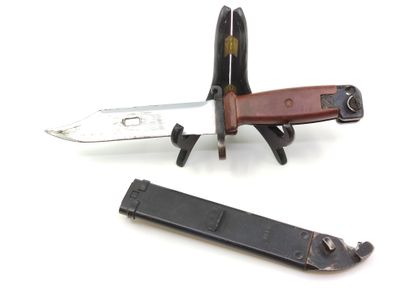 Bayonet shears AKM type II

Bayonet is German....