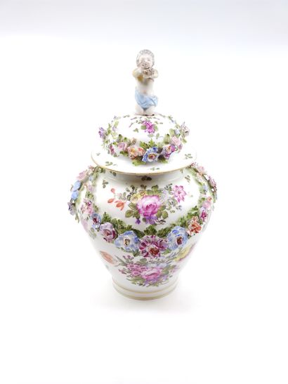 MEISSEN-XIXème siècle

Paire de pots couverts...