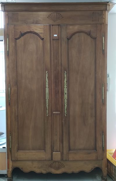 ARMOIRE normande en chêne, corniche droite

Traverse...
